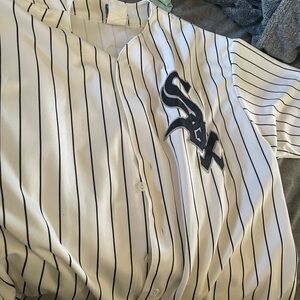Chicago White Sox jersey 
Size :2x
Color : black and white